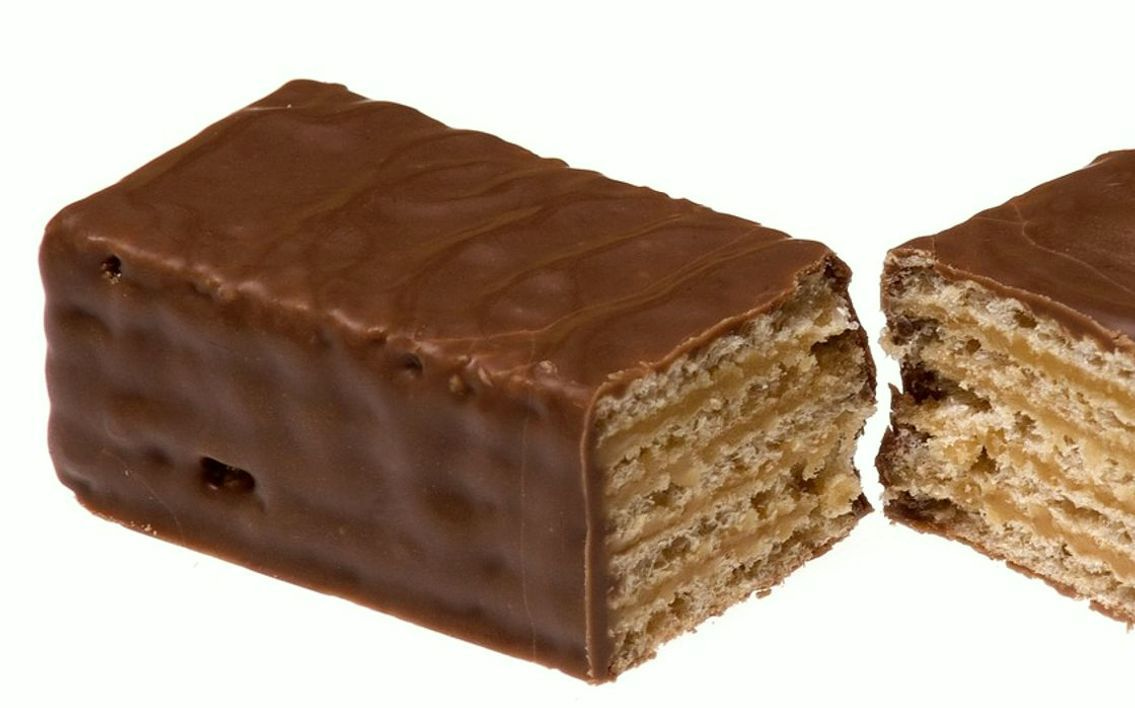 Una selección de chocolates premium con diseño decorativo